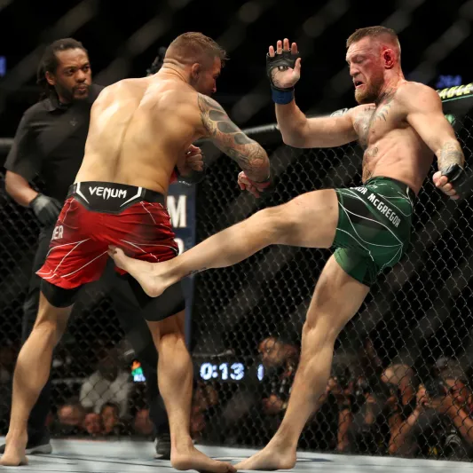 نور محمدوف يفاجئ ماكغريغور بتعليق صادم بعد كسر ساقه (فيديو)