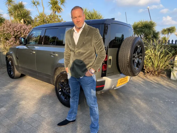 مليونير يبحث عن زوجة بمواصفات خاصة