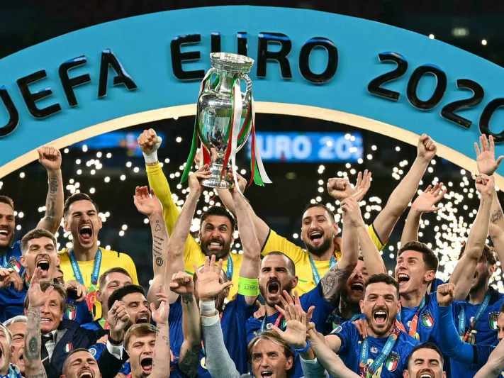 مشاهير حضروا نهائي إيطاليا وانجلترا في يورو 2020 (فيديو وصور)