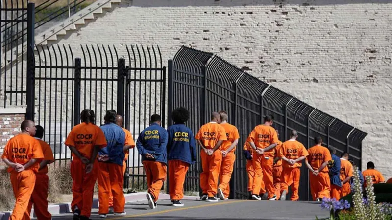 بعد سجنه 32 عاما بتهمة القتل أمريكي يستعد للزواج من شقيقة القتيل