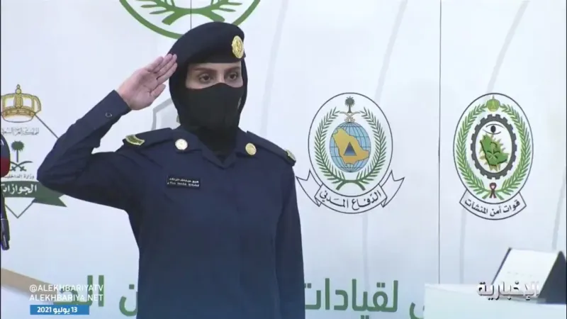 السعوديون يحتفون بالجندية عبير الراشد (فيديو)