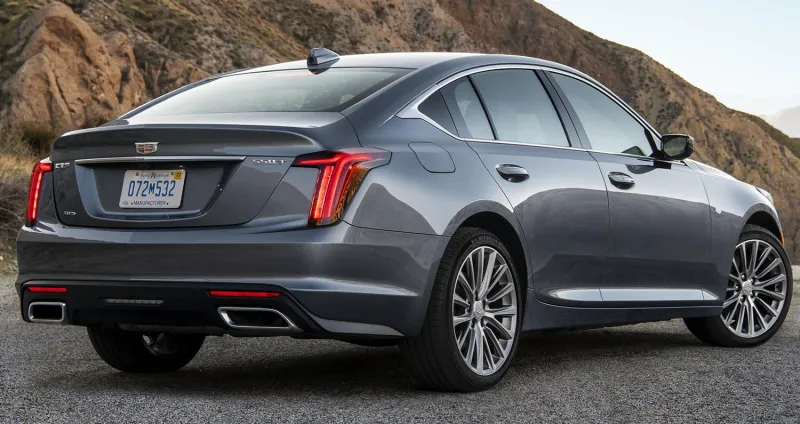 كاديلاك تراهن على الفخامة والتصميم المميز في «سي تي 5»