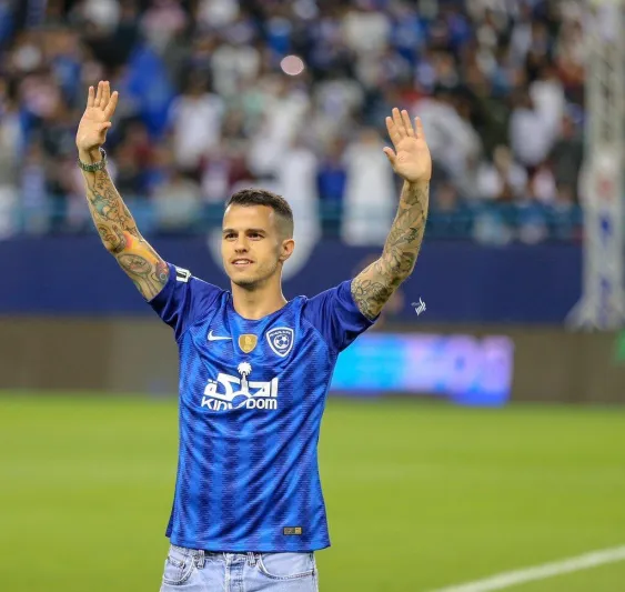 هذه المرأة أنهت علاقة "النملة الذرية" بالهلال