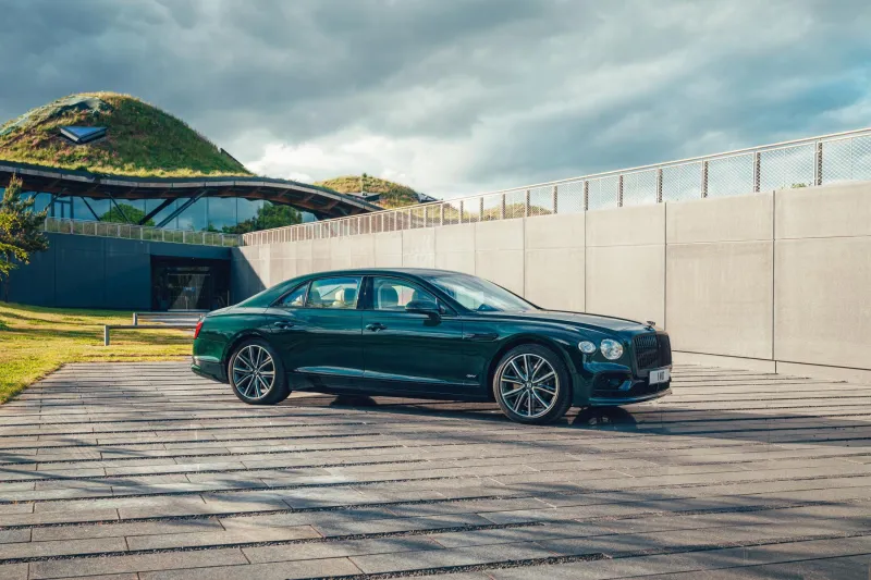 بنتلي موتورز تطرح سيارتها الكهربائية الجديدة كليًا Flying Spur Hybrid بنتلي موتورز تطرح سيارتها الكهربائية الجديدة كليًا Flying Spur Hybrid