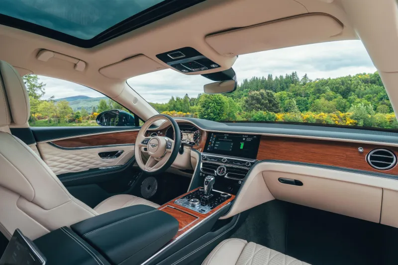 بنتلي موتورز تطرح سيارتها الكهربائية الجديدة كليًا Flying Spur Hybrid بنتلي موتورز تطرح سيارتها الكهربائية الجديدة كليًا Flying Spur Hybrid