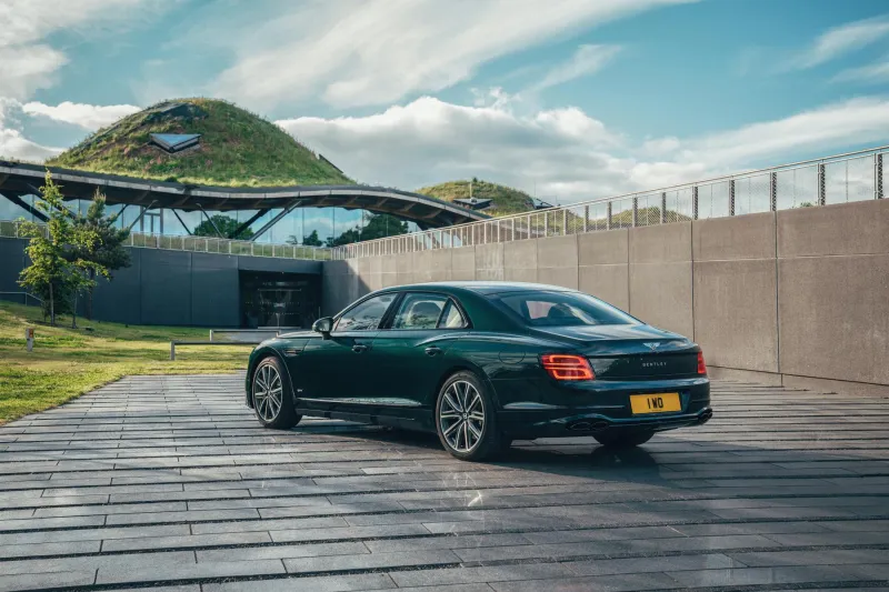 بنتلي موتورز تطرح سيارتها الكهربائية الجديدة كليًا Flying Spur Hybrid بنتلي موتورز تطرح سيارتها الكهربائية الجديدة كليًا Flying Spur Hybrid