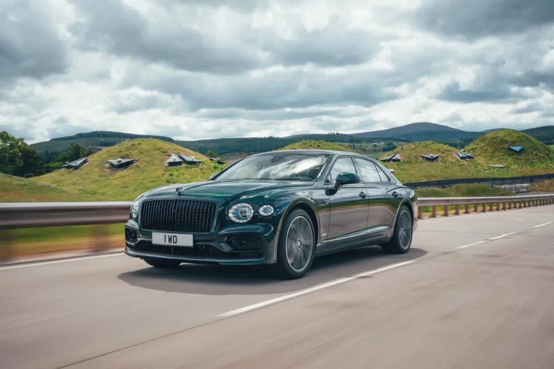 بنتلي موتورز تطرح سيارتها الكهربائية الجديدة كليًا Flying Spur Hybrid بنتلي موتورز تطرح سيارتها الكهربائية الجديدة كليًا Flying Spur Hybrid