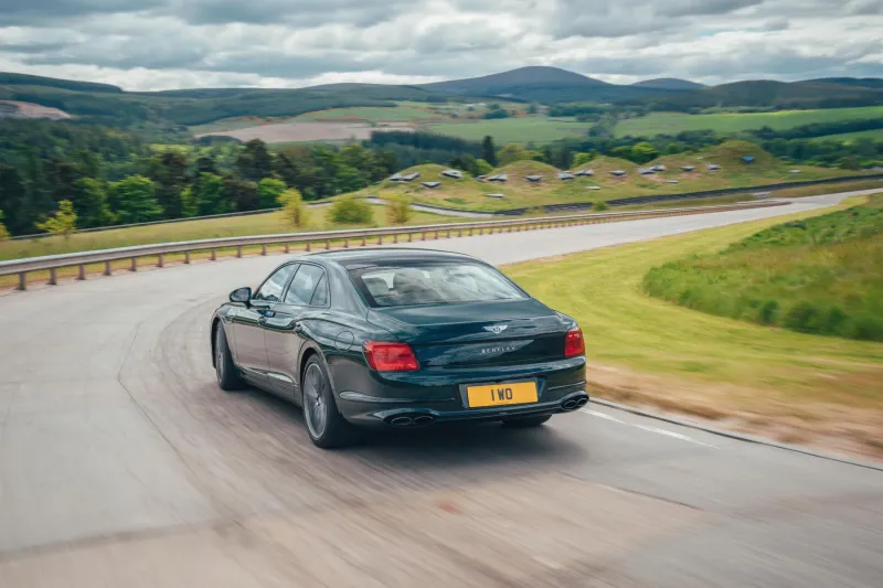 بنتلي موتورز تطرح سيارتها الكهربائية الجديدة كليًا Flying Spur Hybrid بنتلي موتورز تطرح سيارتها الكهربائية الجديدة كليًا Flying Spur Hybrid