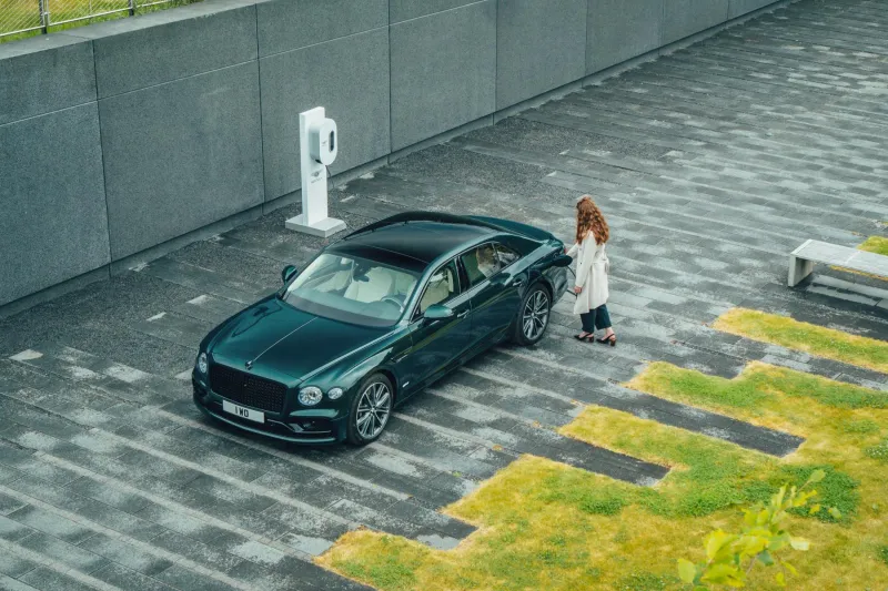 بنتلي موتورز تطرح سيارتها الكهربائية الجديدة كليًا Flying Spur Hybrid بنتلي موتورز تطرح سيارتها الكهربائية الجديدة كليًا Flying Spur Hybrid