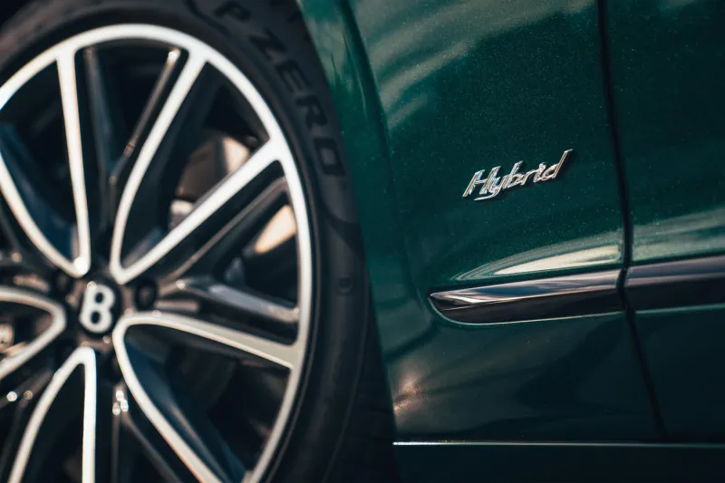 بنتلي موتورز تطرح سيارتها الكهربائية الجديدة كليًا Flying Spur Hybrid بنتلي موتورز تطرح سيارتها الكهربائية الجديدة كليًا Flying Spur Hybrid