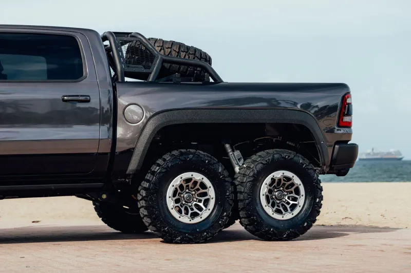 وحش معدل من رام سداسي العجلات بسعر 250 ألف دولار (فيديو) 