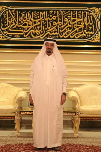 عبد اللطيف بن محمد العبد اللطيف للرجل: بدأت بتقديم القهوة والشاي للموظفين وانتهيت شريكاً وعضواً في مجلس الإدارة 