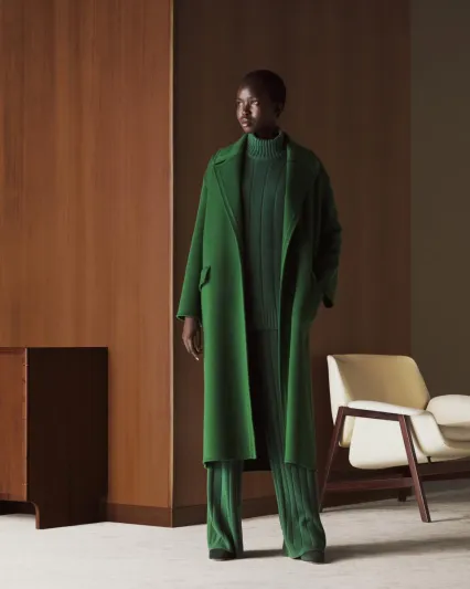 مجموعة أزياء لورو بيانا لخريف وشتاء 2021-2022