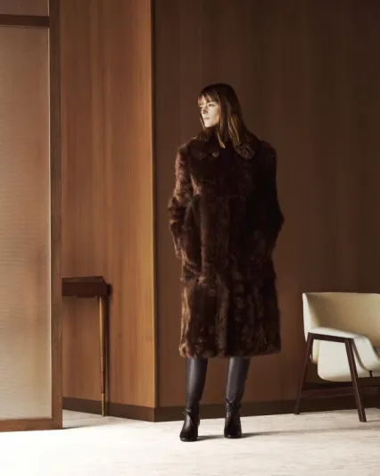 مجموعة أزياء لورو بيانا لخريف وشتاء 2021-2022