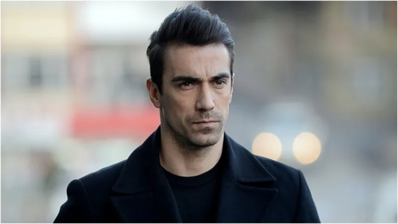 شاهد الممثل «​إبراهيم تشيليكول» خلال مشاركته في إخماد حرائق تركيا