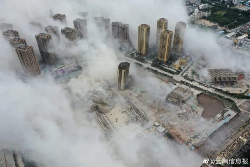 لقطات صادمة لتفجير 15 ناطحة سحاب دفعة واحدة (فيديو)