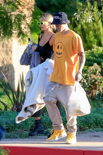 ودع الملل واستوحِِ إطلالتك الشاطئية على طريقة «جاستن بيبر» (صور) 