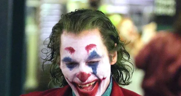 بطل الجوكر يصدم الجميع في أحدث ظهور له..وزن زائد وبطن مترهل! 