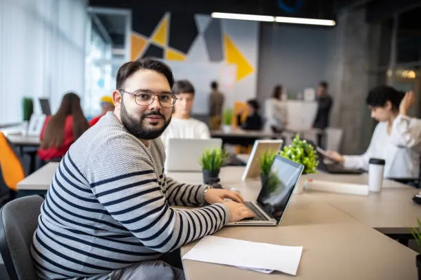 دراسة: الرجال البدناء أكثر نجاحاً في العمل!