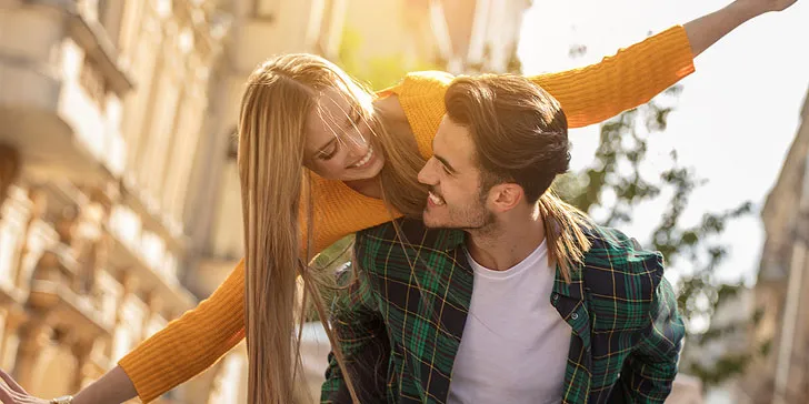 ما صفات الرجل الذي يخطف نظر النساء؟