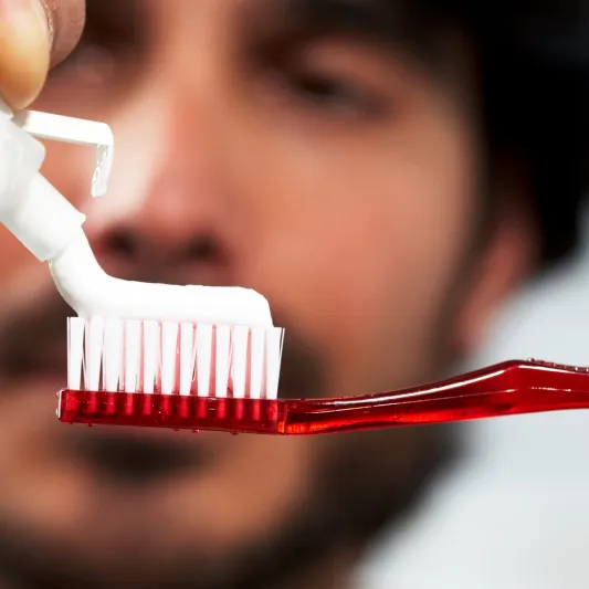 ما كمية المعجون المناسبة لتنظيف الأسنان؟ (فيديو)