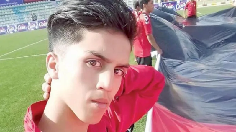 تفاصيل صادمة تكشفها آخر مكالمة للاعب الافغاني الساقط من الطائرة (فيديو)