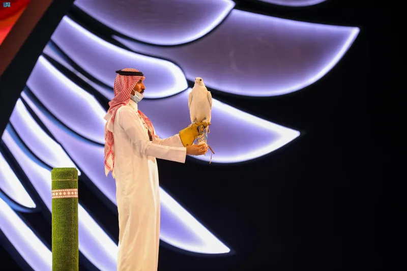 بيع صقرين بـ 443 ألف ريال في المزاد الدولي لمزارع إنتاج الصقور (صور)