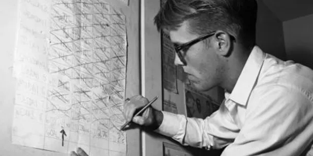 طالب قرر الاستيقاظ لـ11 يوماً دون نوم والنتيجة صدمت الجميع 