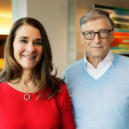 ما قيمة ثروة طليقة بيل غيتس ؟