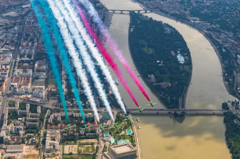 عرض جوي للصقور السعودية في سماء بودابست (فيديو)