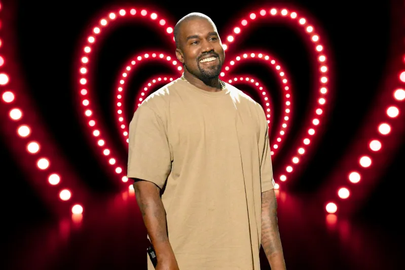 كاني ويست يطالب رسمياً بتغيير اسمه لهذا السبب