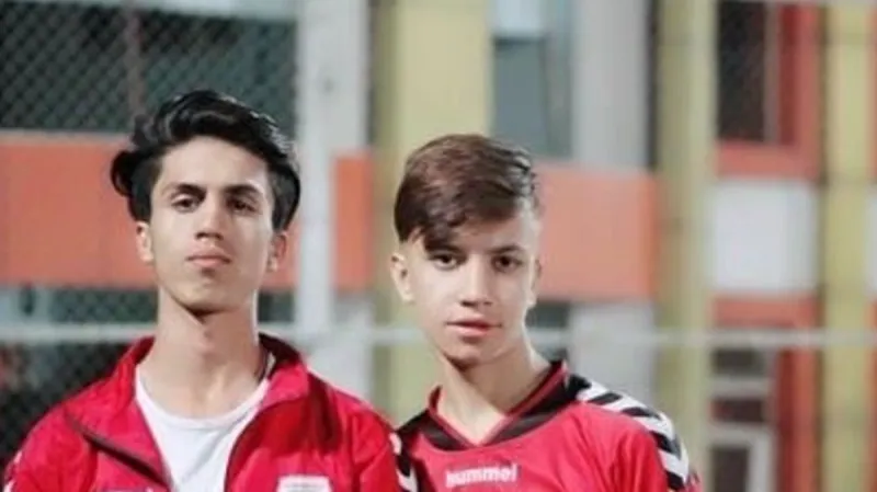 تفاصيل صادمة تكشفها آخر مكالمة للاعب الافغاني الساقط من الطائرة (فيديو)