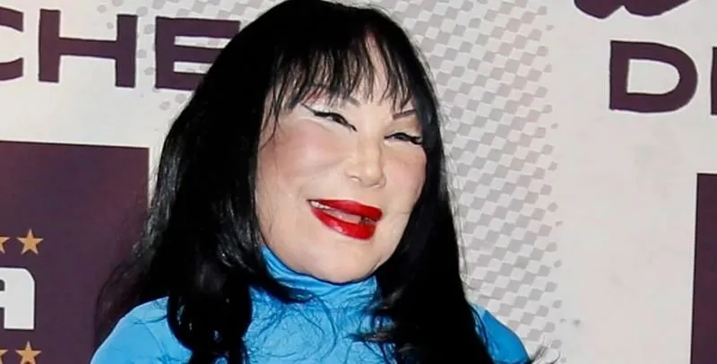 فنانة حامل بعمر الـ68 تستعد لدخول موسوعة جينيس (صور)