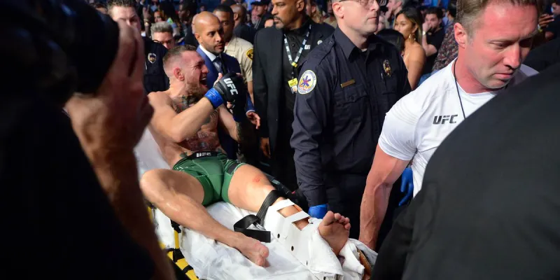 لماذا قرر ماكغريغور خوض نزال على كرسي متحرك؟ (صور)