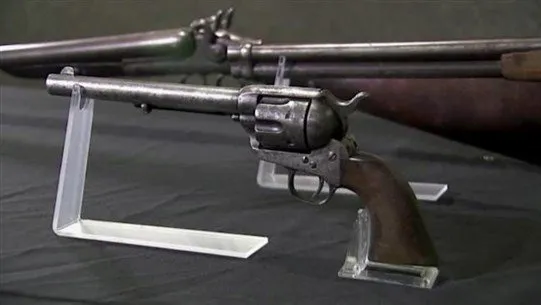 بيع مسدس استخدم في قتل سفاح بـ 6 ملايين دولار! (صور)