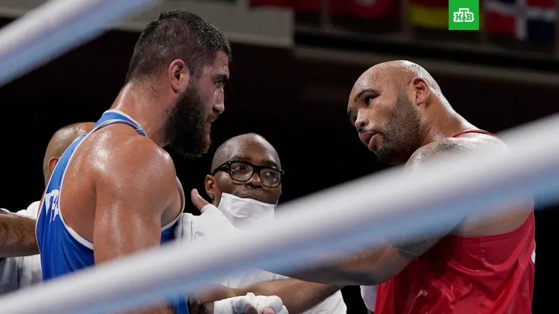 غرائب الأولمبياد.. ملاكم يرفض الخروج من الحلبة اعتراضاَ على الحكم! (فيديو)