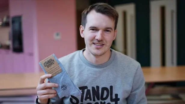 كيف تحول شاب إلى مليونير من بيع الجوارب؟