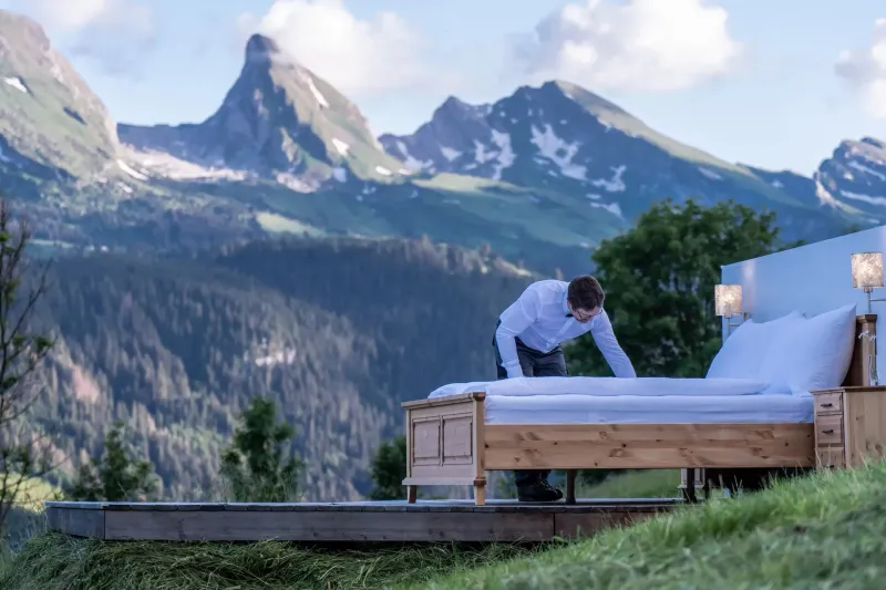 إقامة فريدة من نوعها في فندق بدون سقف على ارتفاع 1000 متر 