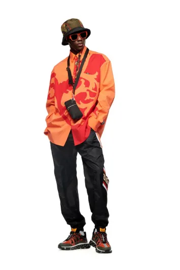 "فيرساتشي" تفتتح متجرها الجديد في أبوظبي