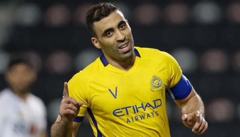 عبدالرزاق حمدالله يكشف حقيقة تواجده في المطار 