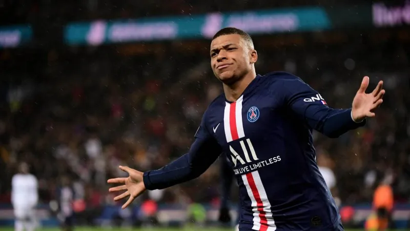 في اليوم الأخير من الميركاتو الصيفي.. لماذا يرفض باريس سان جيرمان بيع مبابي؟!