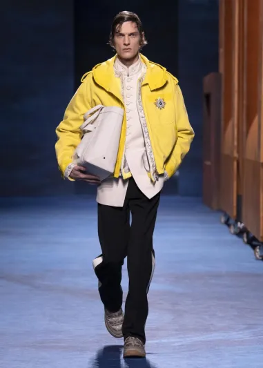 مجموعة ديور الجديدة لشتاء 2021- 2022 تربط الحاضر بالماضي