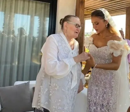 لأول مرة والدة نيللي كريم الروسية تظهر في حفل زفافها (فيديو)
