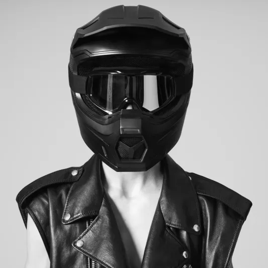 دار CELINE Homme تطرح مجموعة أزياء الرجال لصيف 2022 بعنوان Cosmic Cruiser