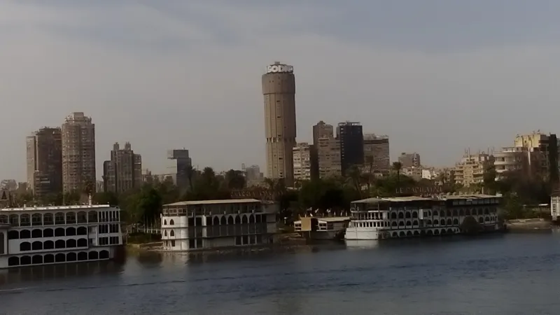 ماذا حدث لأول ناطحة سحاب في القاهرة.. وكيف أصبحت فندقًا للأشباح؟!  