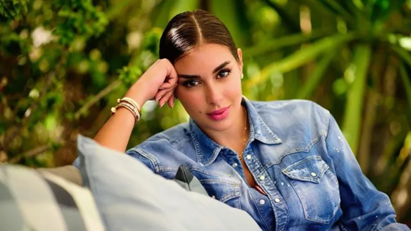 هؤلاء الفنانون أصحبوا رجال أعمال