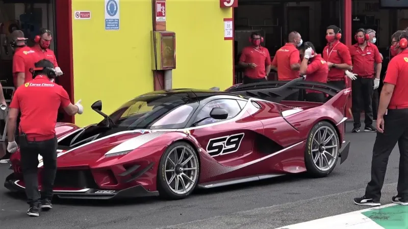 فيراري تكشف عن سيارة خارقة بقوة 1000حصان! (فيديو)