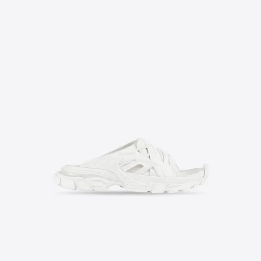 نعال تمنحك الأناقة والراحة من "بالينسياغا"