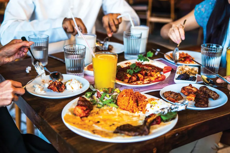 مطعم صيني يمنح وجبات مجانية مدى الحياة لرجل.. فماذا فعل؟!  فيديو 