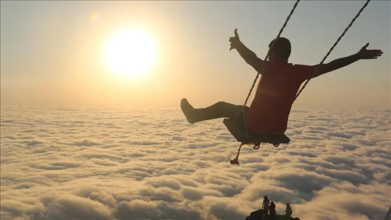 شاهد أكبر أرجوحة طبيعية في العالم أعلى جبال عمان 